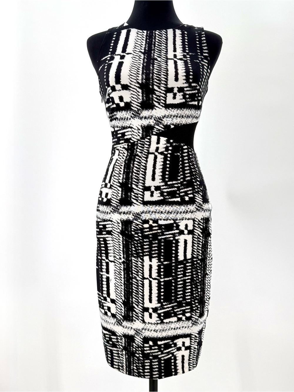 Trina Turk Geometric Sheath Dress Size 0 Black White Abstract Cocktail